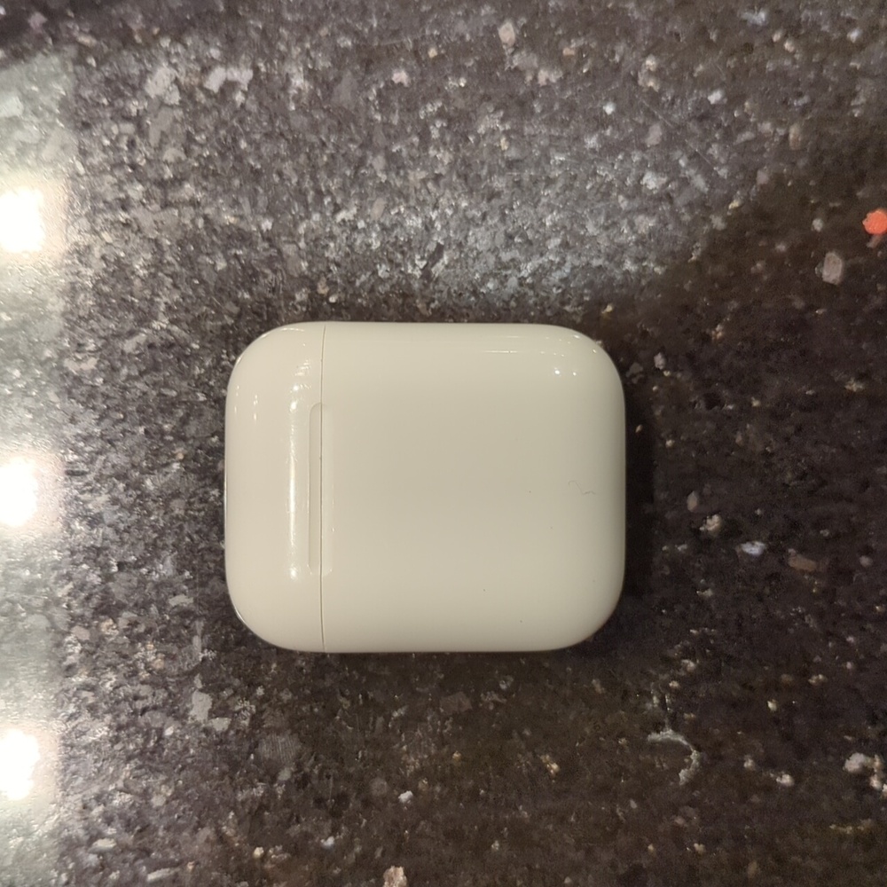 Airpod second generation charging case